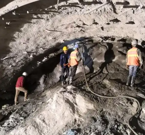 泰顺隧道拱顶带模注浆料，微膨胀注浆料的特点及施工工艺